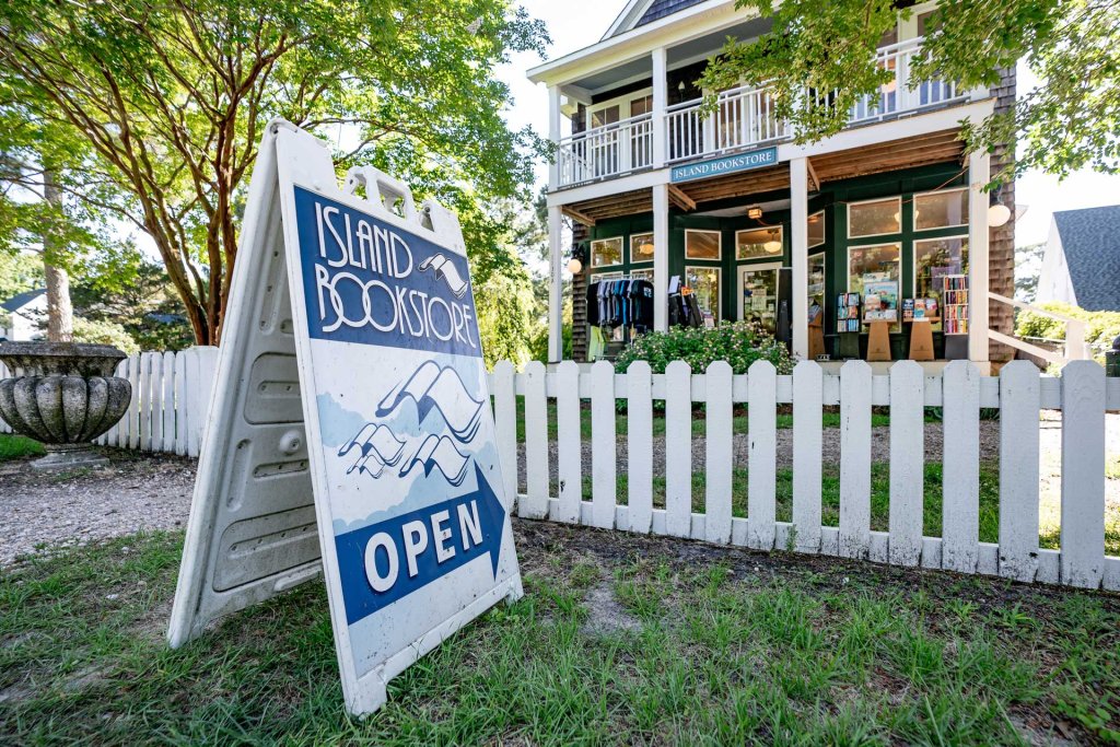 the island bookstore image